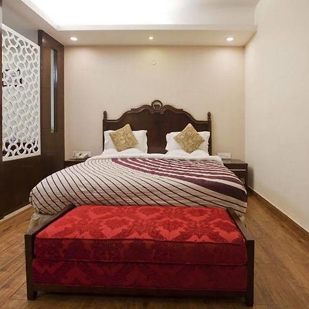 Oyo Premium Pitampura New Delhi Exterior photo