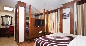 Oyo Premium Pitampura New Delhi Exterior photo