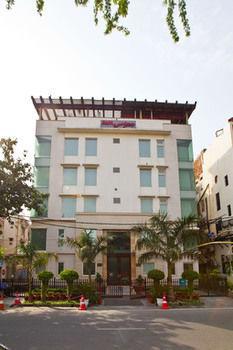 Oyo Premium Pitampura New Delhi Exterior photo